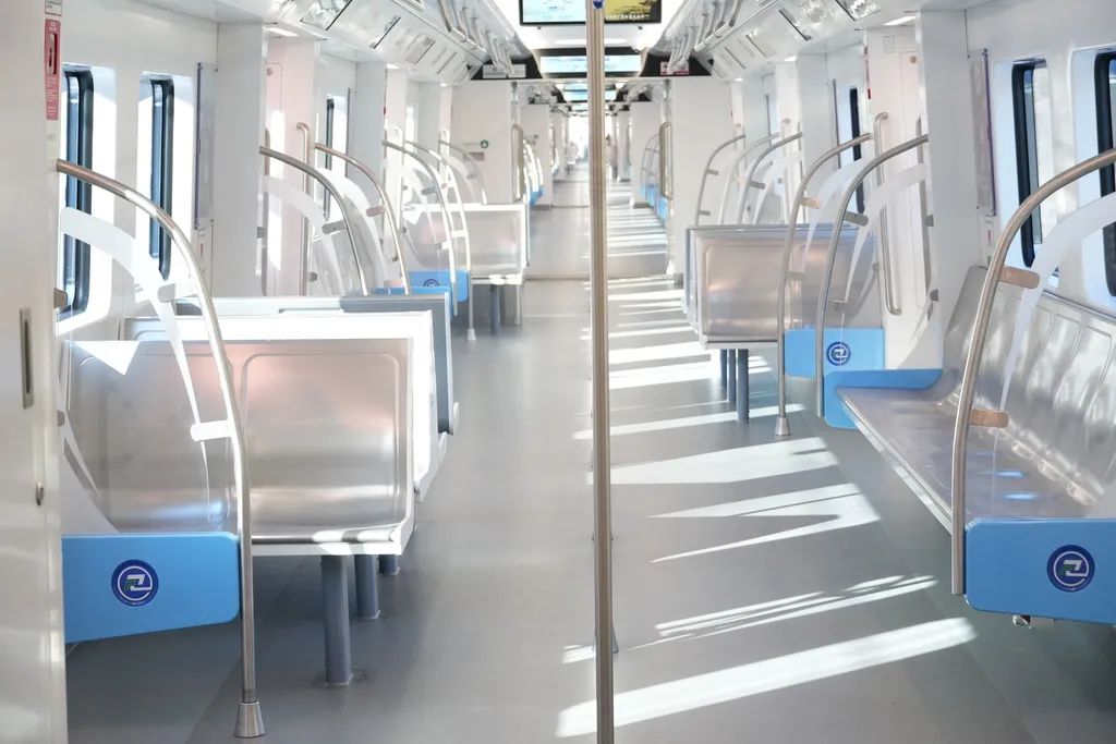 城軌快線15號線列車最大載客量2428人。重慶交通開投鐵路集團(tuán)供圖